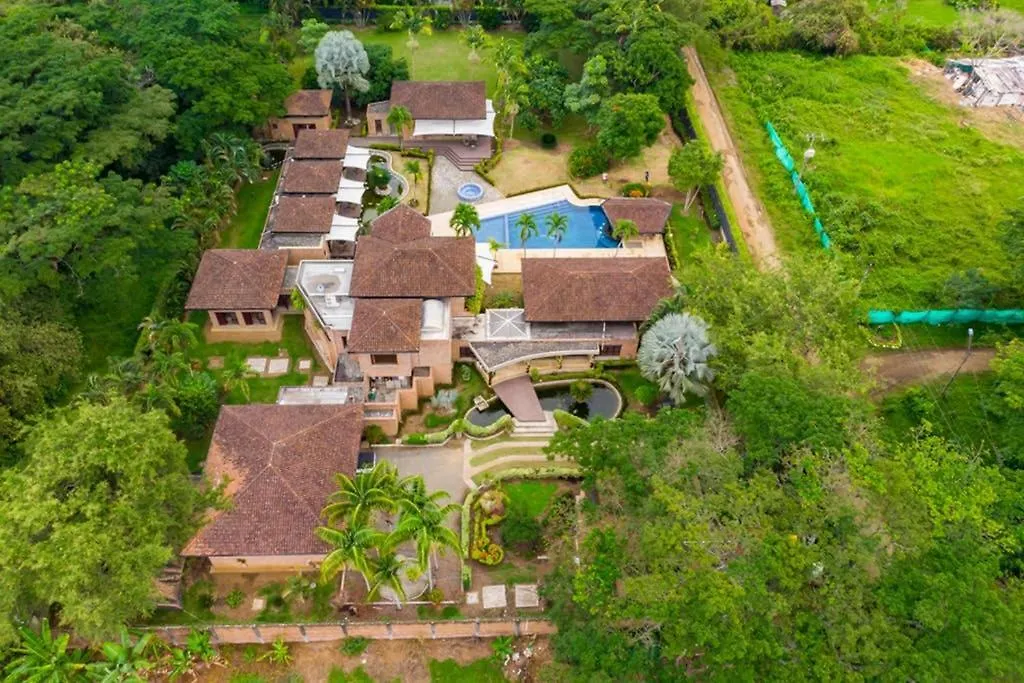 Mansion In Cali For 15 People! Hotel 0*,  Colombia