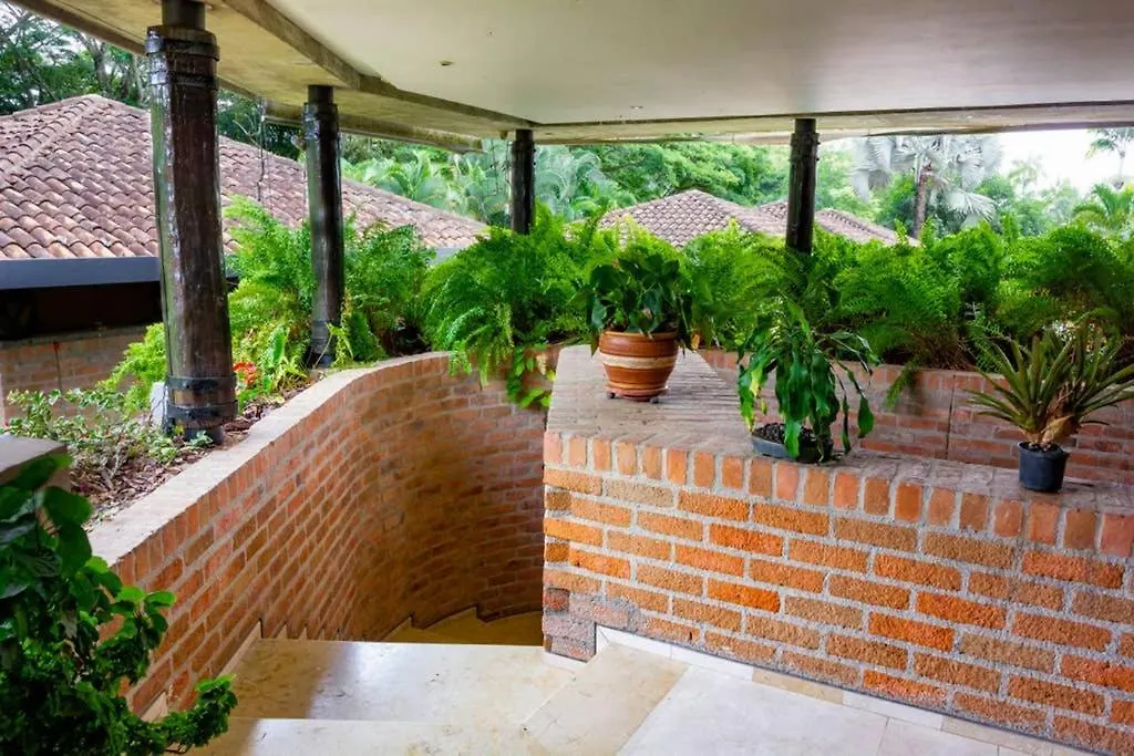 Villa Mansion In Cali For 15 People! Hotel Colombia