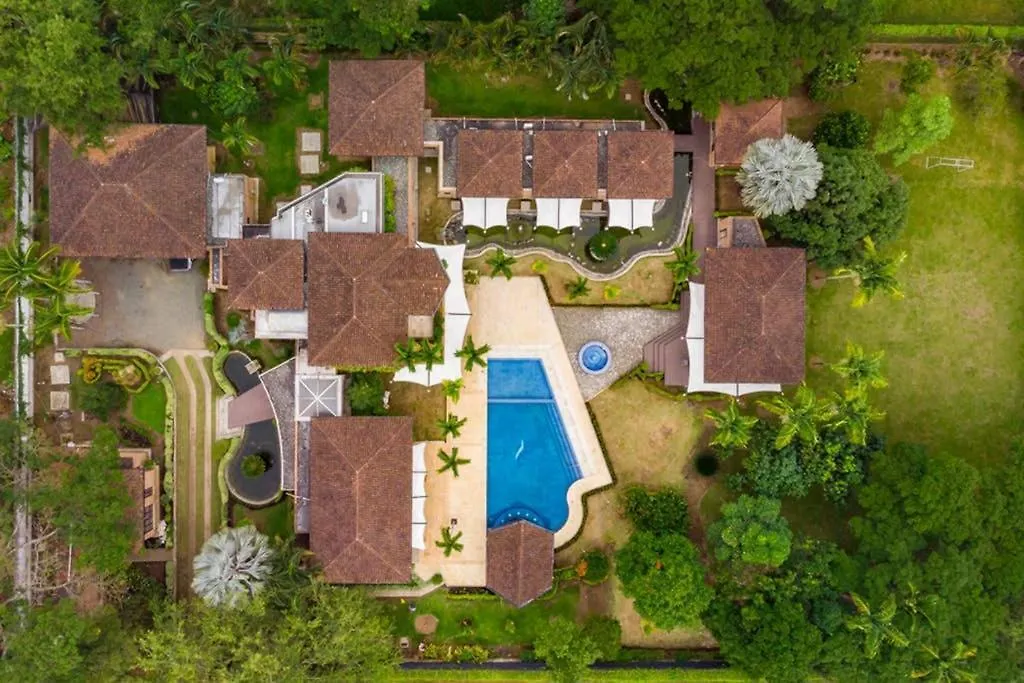 Mansion In Cali For 15 People! Hotel Villa