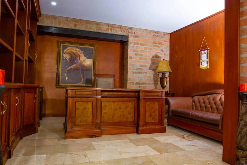 Mansion In Cali For 15 People! Hotel Colombia