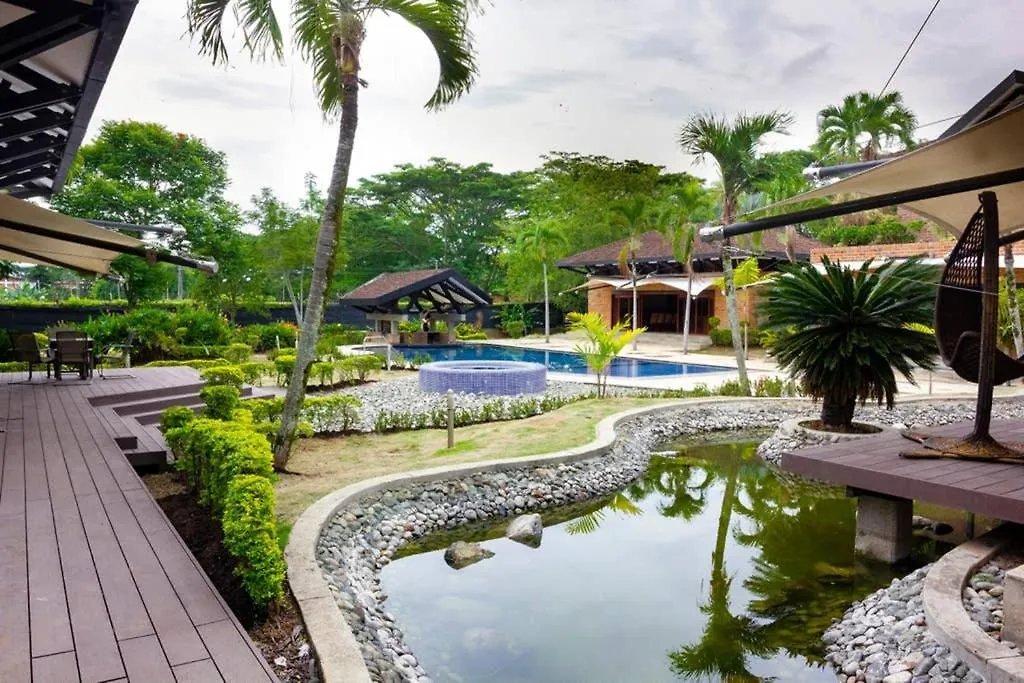 Mansion In Cali For 15 People! Hotel Colombia