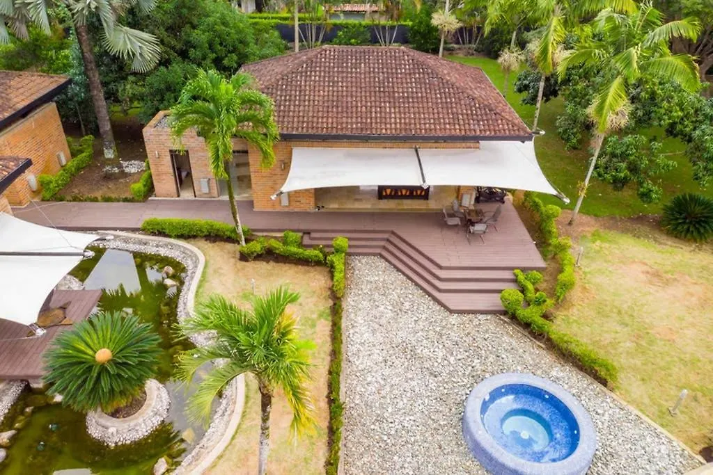 Mansion In Cali For 15 People! Hotel Villa
